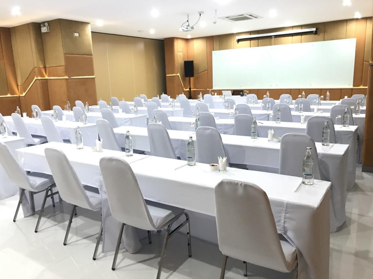 Anna-Nava Pakkret Hotel Nonthaburi Buitenkant foto